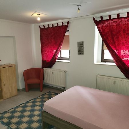 Halle, Top -Preise, 79 Qm Sd Fewo, Eg, Wahlweise Mit 1- 3 Dz, Tv Lounge, Kueche, Bad Wc Einfach Und Gut, Langzeitmieter Vb Preise Halle  Εξωτερικό φωτογραφία