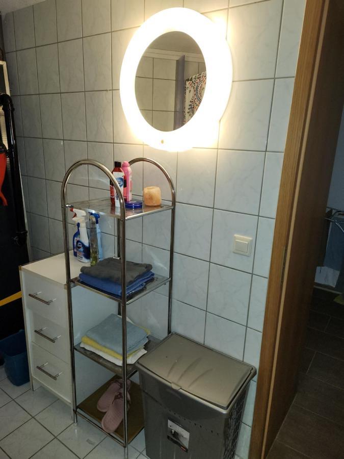 Halle, Top -Preise, 79 Qm Sd Fewo, Eg, Wahlweise Mit 1- 3 Dz, Tv Lounge, Kueche, Bad Wc Einfach Und Gut, Langzeitmieter Vb Preise Halle  Εξωτερικό φωτογραφία
