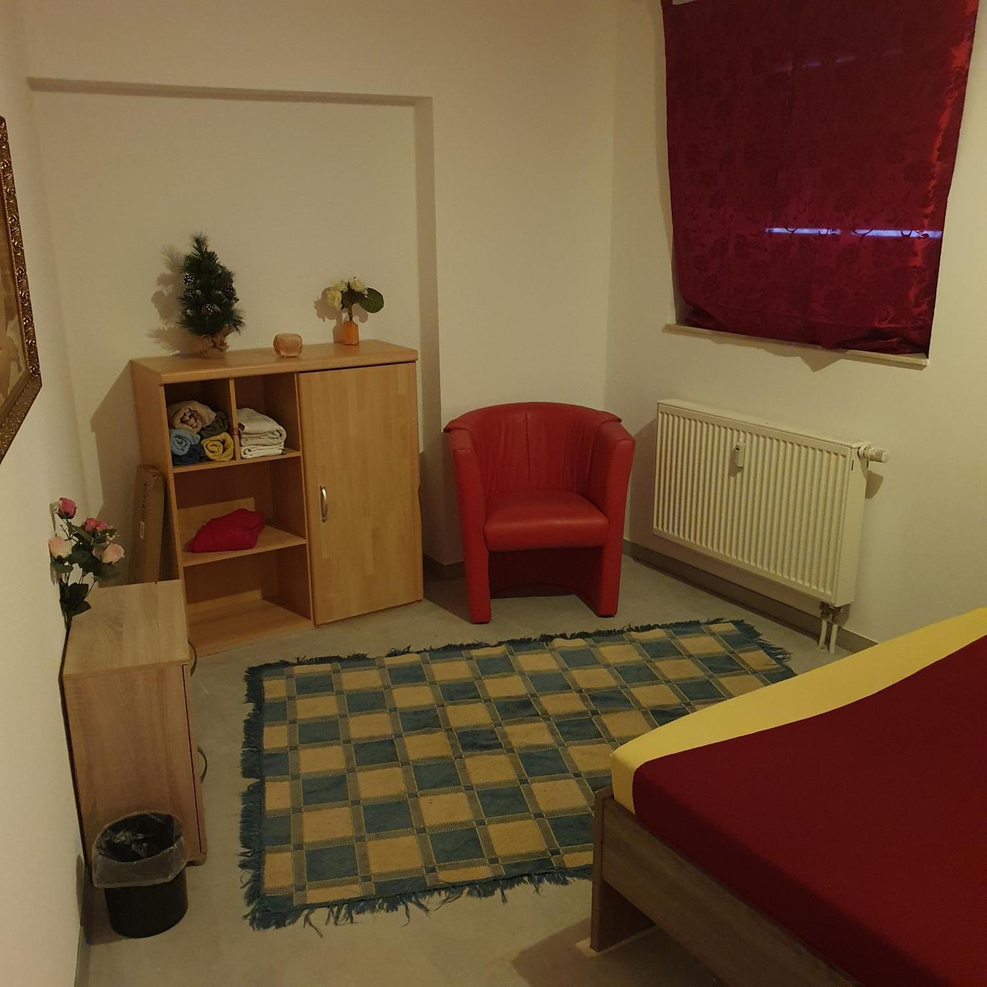 Halle, Top -Preise, 79 Qm Sd Fewo, Eg, Wahlweise Mit 1- 3 Dz, Tv Lounge, Kueche, Bad Wc Einfach Und Gut, Langzeitmieter Vb Preise Halle  Εξωτερικό φωτογραφία