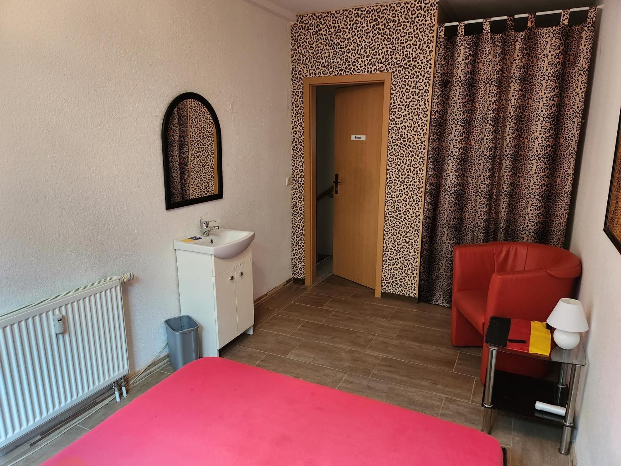 Halle, Top -Preise, 79 Qm Sd Fewo, Eg, Wahlweise Mit 1- 3 Dz, Tv Lounge, Kueche, Bad Wc Einfach Und Gut, Langzeitmieter Vb Preise Halle  Εξωτερικό φωτογραφία