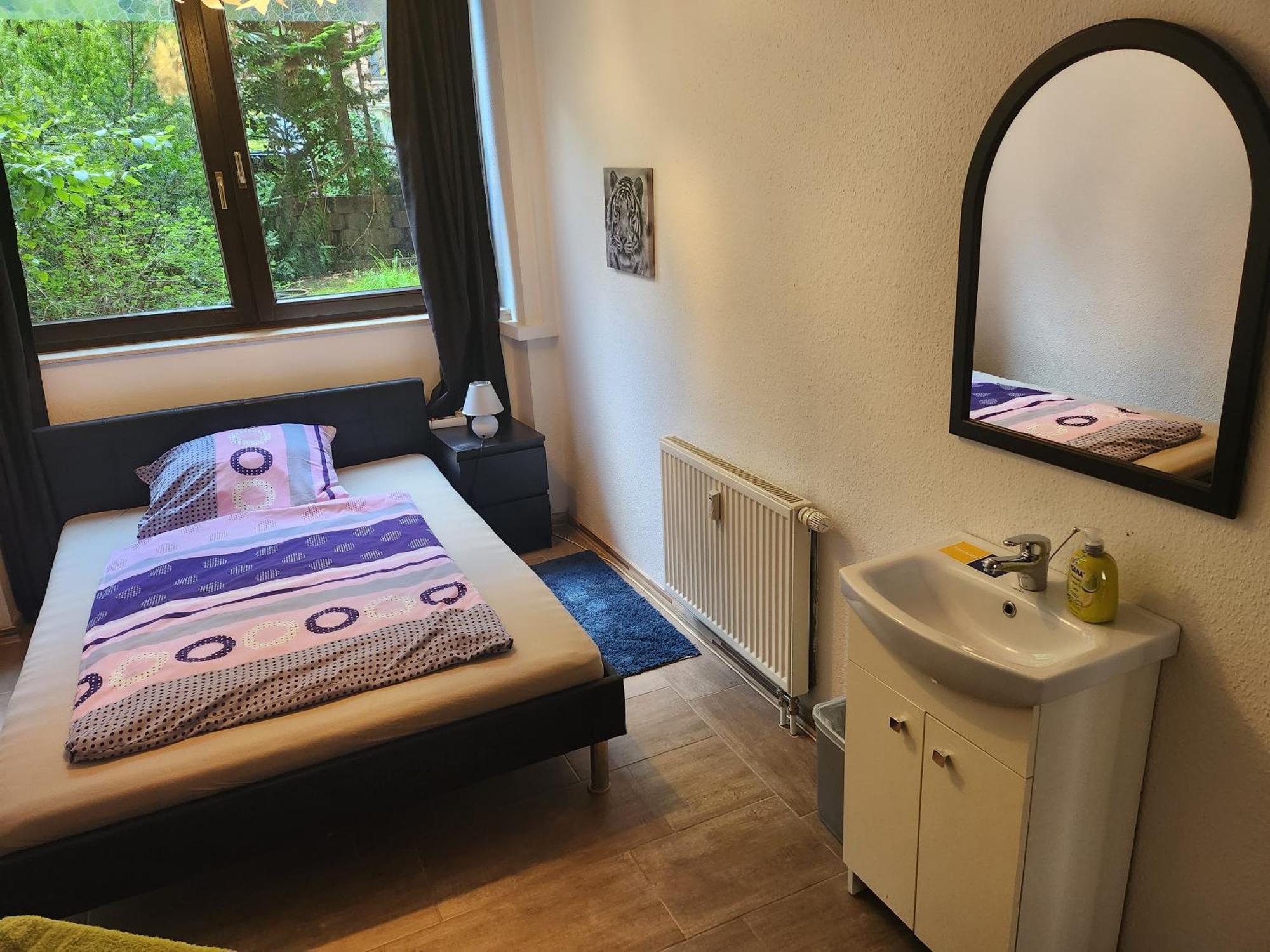 Halle, Top -Preise, 79 Qm Sd Fewo, Eg, Wahlweise Mit 1- 3 Dz, Tv Lounge, Kueche, Bad Wc Einfach Und Gut, Langzeitmieter Vb Preise Halle  Εξωτερικό φωτογραφία
